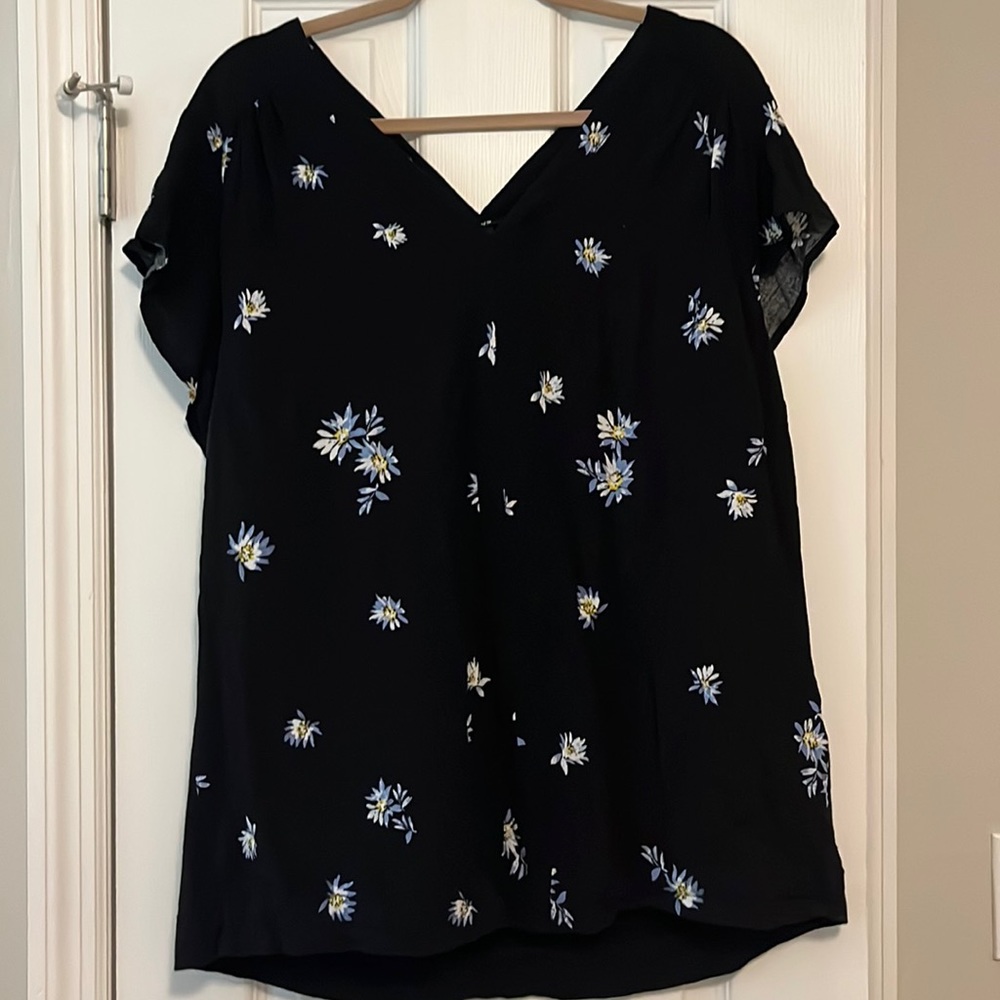 Evans floral black top size 18